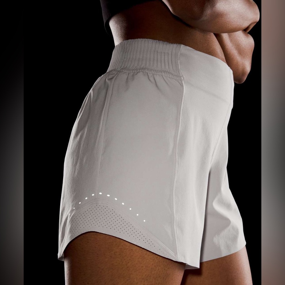 Lululemon Hotty Hot High-Rise Short 4" Special Edition Chrome Size 4
